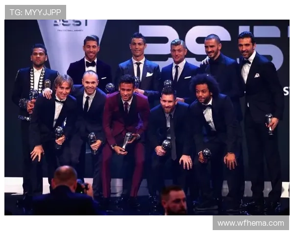 足球明星同框照片精彩合集展现足坛传奇瞬间与友谊时刻